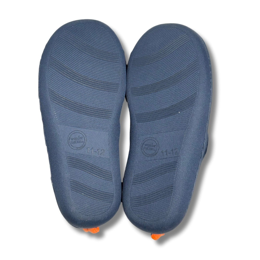 Pantuflas azul marino con dinosaurio para niño Wonder Nation talla 11-12, foto 4