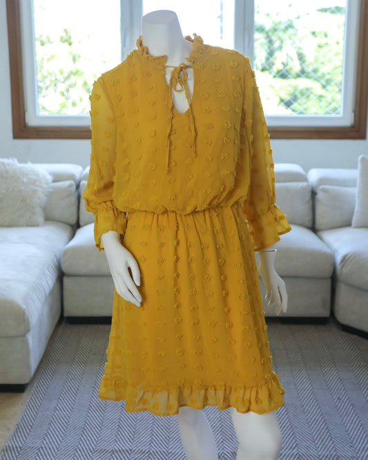 VESTIDO MOSTAZA DE MANGA LARGA CON TEXTURA EN RELIEVE | TACERA | TALLA S