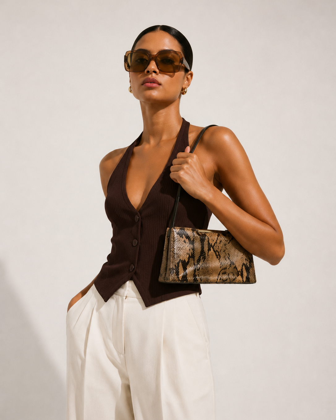 CARTERA BAGUETTE CON TEXTURA DE SERPIENTE | KENNETH COLE REACTION