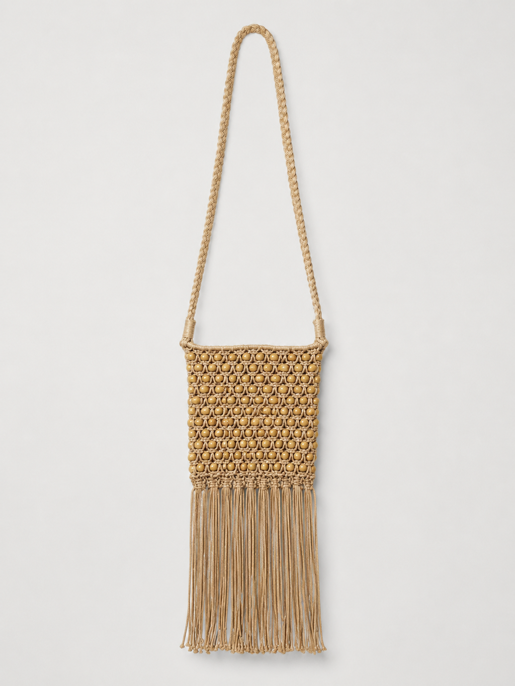 BOLSO DE MACRAMÉ CON CUENTAS Y FLECOS