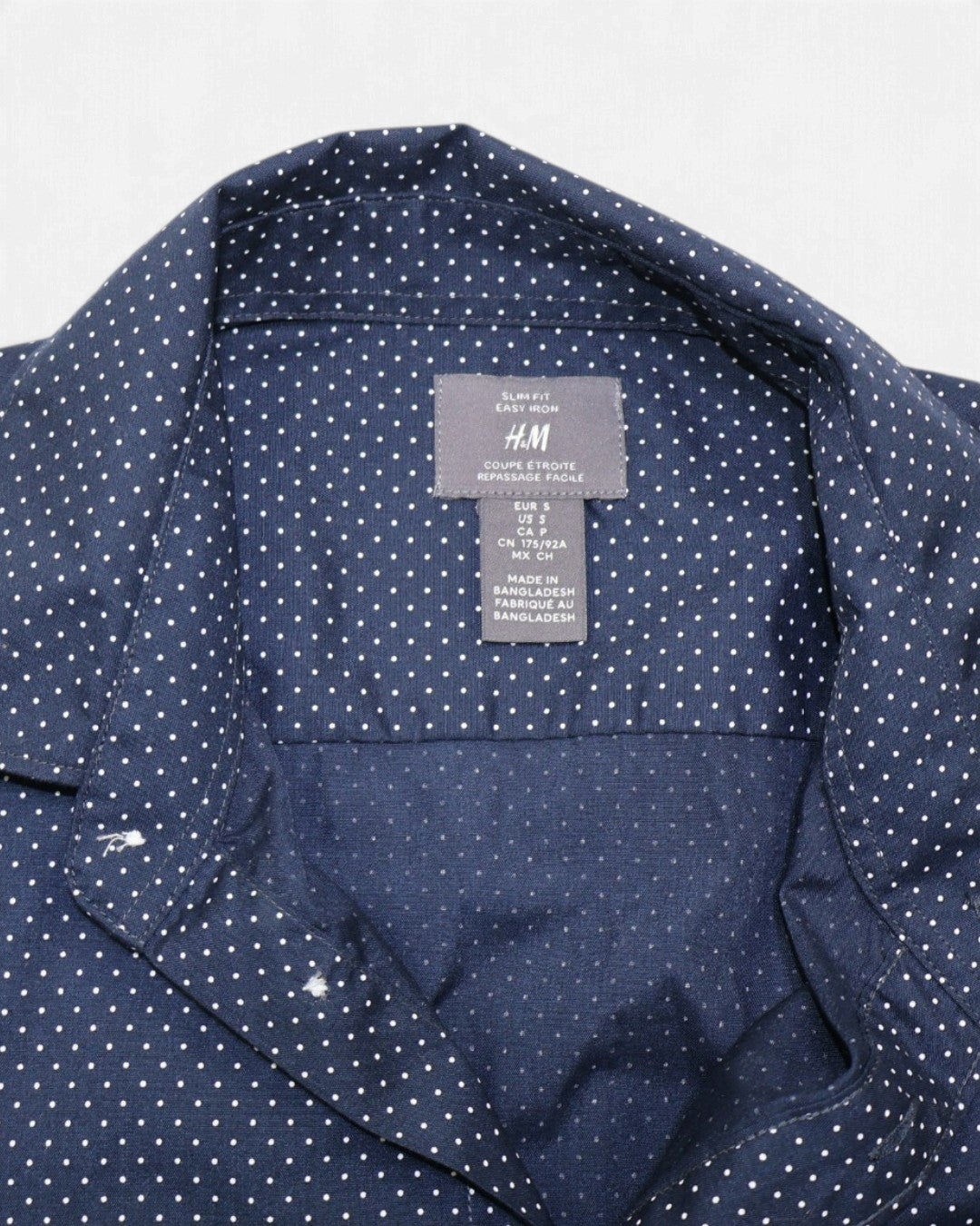Camisa azul marino de lunares para hombre H&M talla S, ropa de segunda mano en República Dominicana