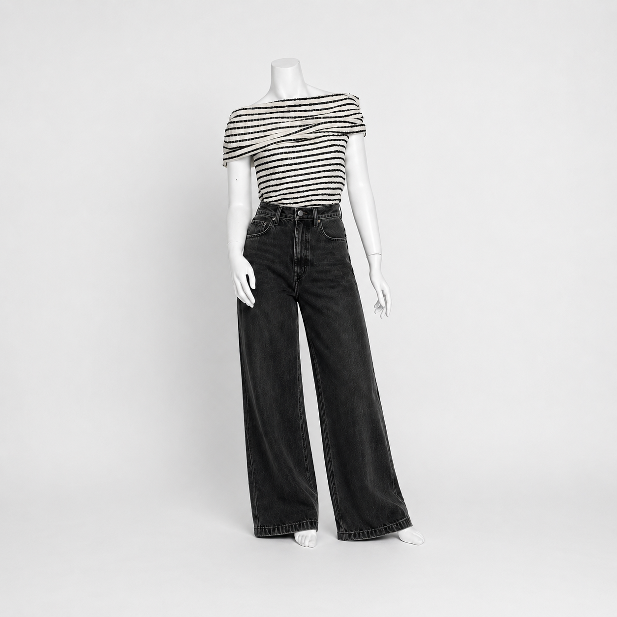BLUSA OFF-SHOULDER TEXTURIZADA DE RAYAS BEIGE Y NEGRO | IF SHE LOVES | TALLA S